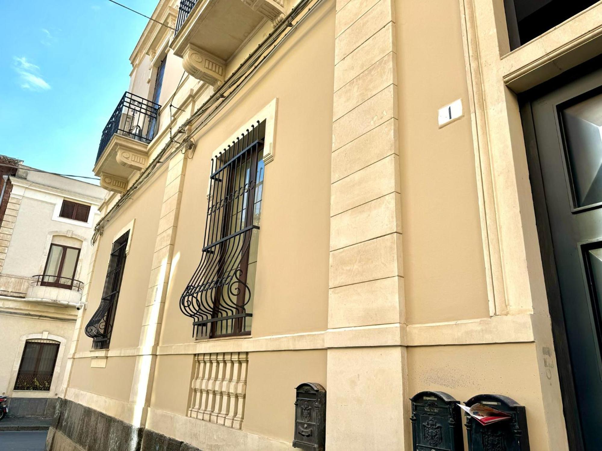 Cortile Nobile Luxury Suites Катания Екстериор снимка