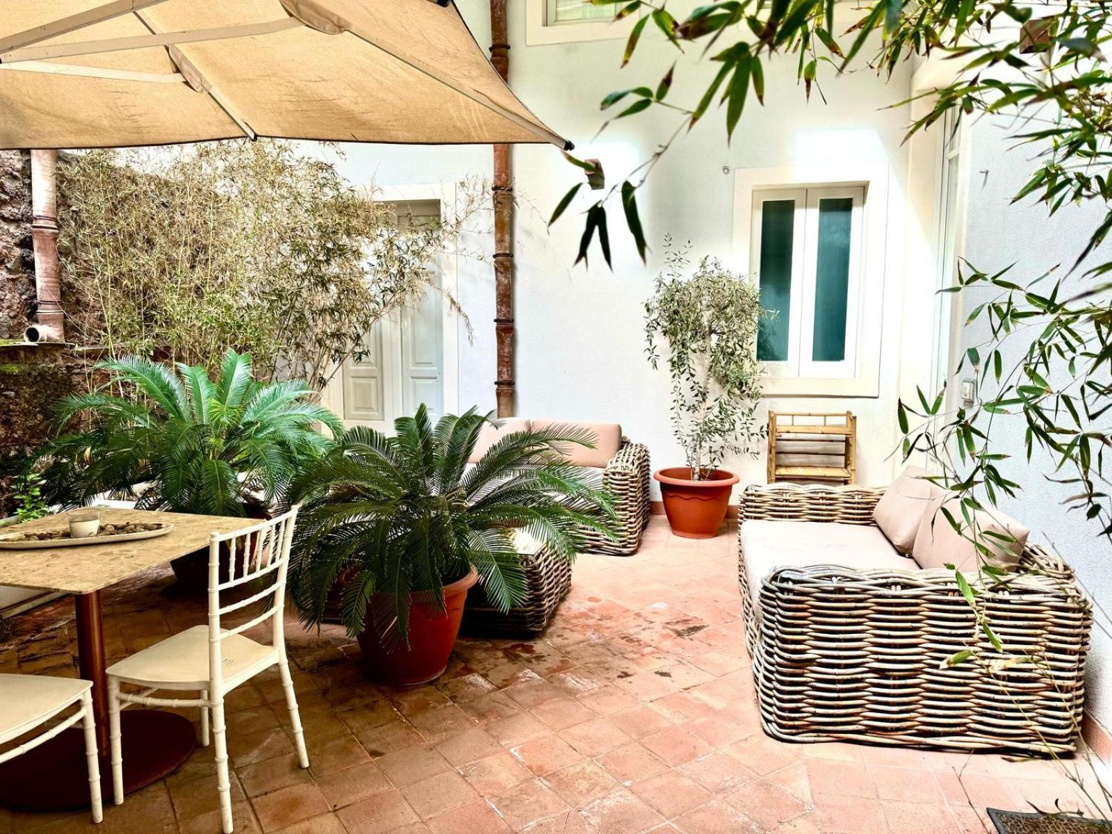 Cortile Nobile Luxury Suites Катания Екстериор снимка